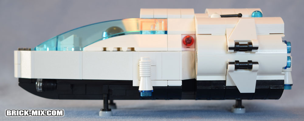 Small Shuttle Spaceship - 03 - Side View